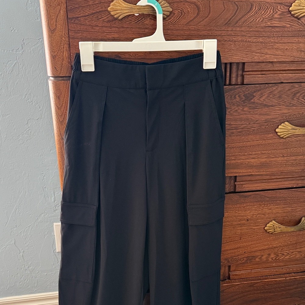 Athleta black cargo trouser! - Picture 2 of 2